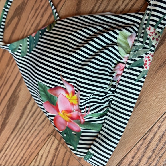 La vie en rose floral bikini top - Picture 2 of 5